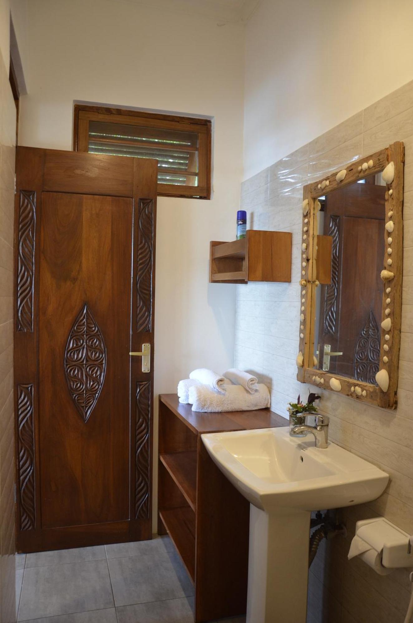 Lui Ushongo Beach House Pangani Eksteriør bilde